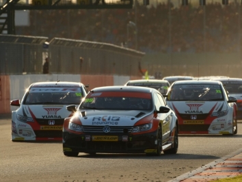 Jason Plato heads the chasing pack behind Shedden